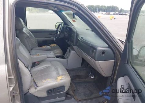 2001 Chevrolet Suburban 1500 Lt z USA, uszkodzony, nr VIN 3GNFK16T01G176160